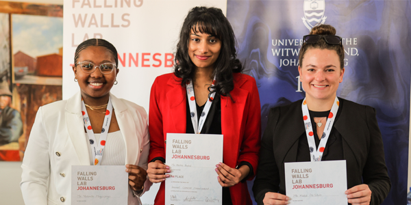 Witsies and winner of the 2023 Falling Walls Lab Johannesburg, Alisha Badal (Wits) is flanked by Yolanda Mngcongo (Nelson Mandela University) and Kate Da Silva (Wits).